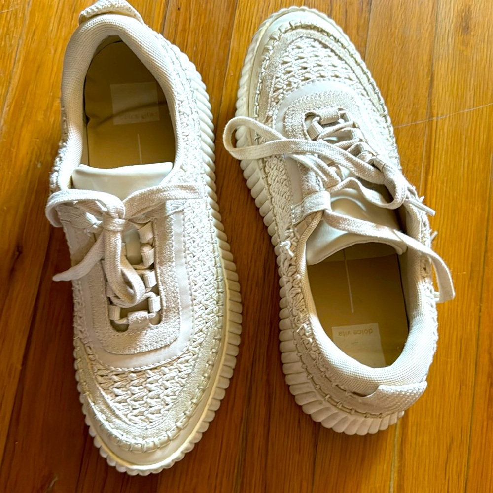 Dolce Vita size 9 knit sneakers
